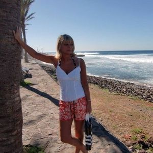 Meet your Posher, Elaine